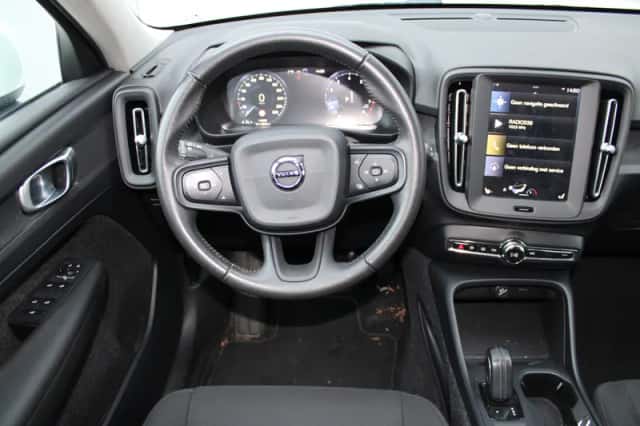 Volvo XC40 (2018) thumbnail 2