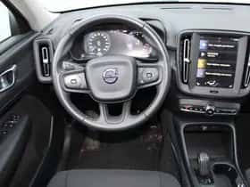 Volvo XC40 (2018) thumbnail 2
