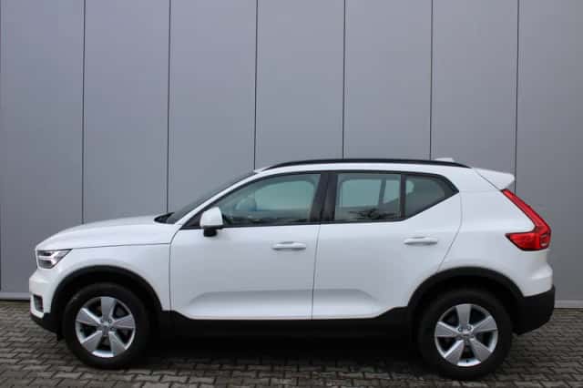 Volvo XC40 (2018) thumbnail 3
