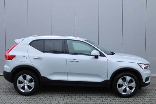 Volvo XC40 (2020) thumbnail 3