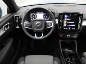 Volvo XC40 thumbnail 2