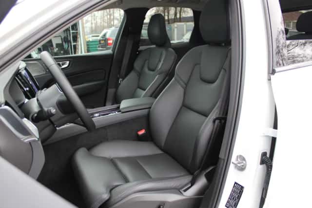 Volvo XC60 (2025) thumbnail 4
