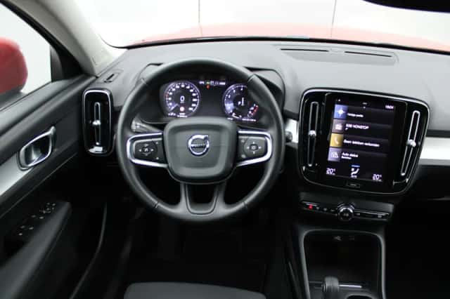 Volvo XC40 (2020) thumbnail 2