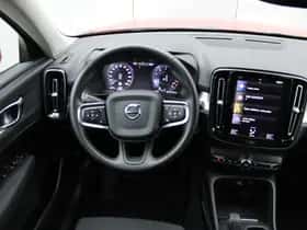 Volvo XC40 thumbnail 2