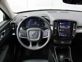 Volvo XC40 thumbnail 2