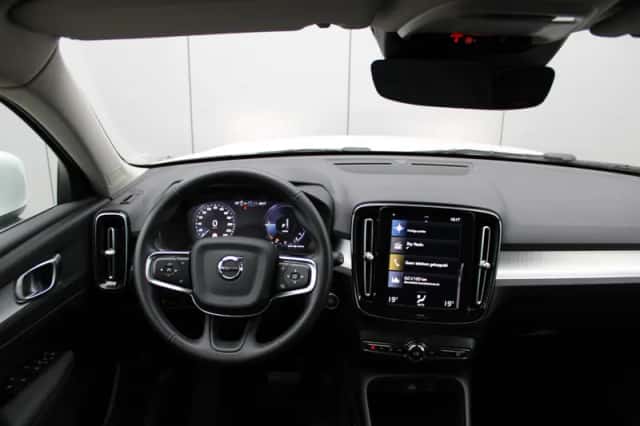 Volvo XC40 (2021) thumbnail 2
