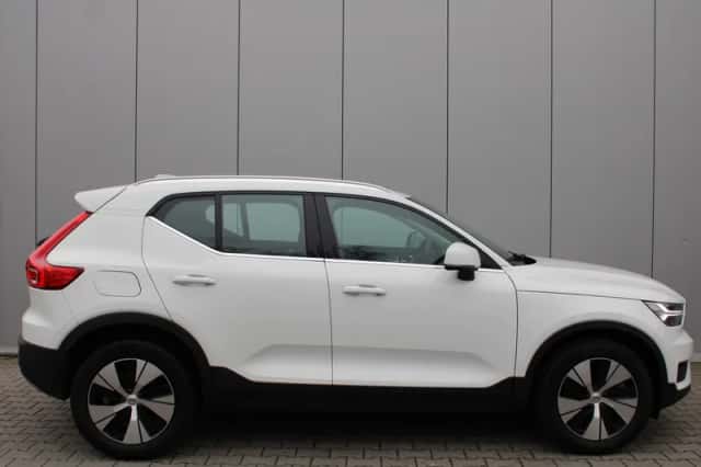Volvo XC40 (2021) thumbnail 3