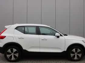 Volvo XC40 (2021) thumbnail 3