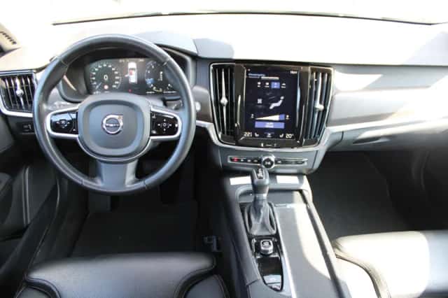 Volvo V90 (2017) thumbnail 2