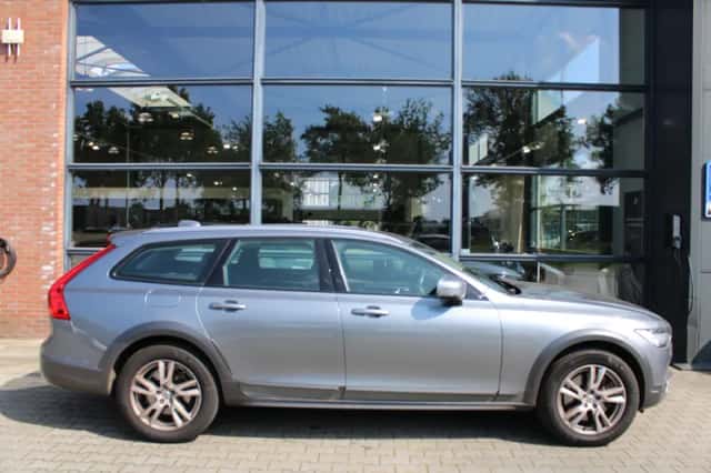 Volvo V90 (2017) thumbnail 3