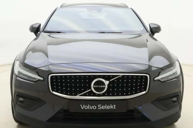 Volvo V60 (2022) thumbnail 3