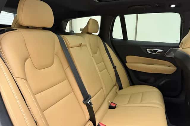 Volvo V60 (2022) thumbnail 4