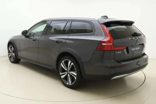 Volvo V60 (2022) thumbnail 5