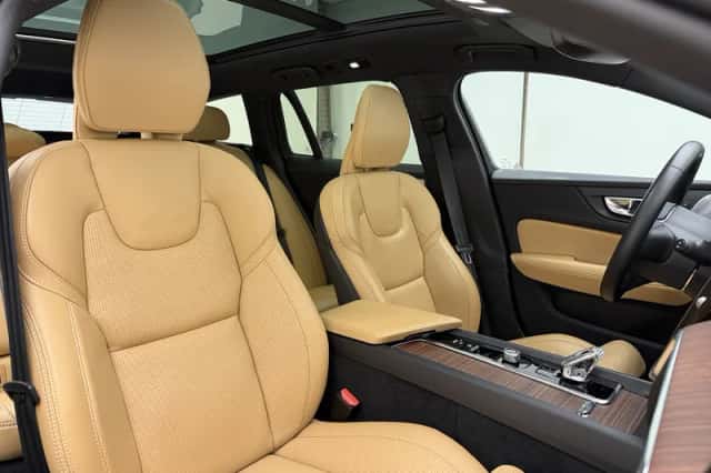 Volvo V60 (2022) thumbnail 6