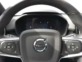 Volvo XC40 (2022) thumbnail 8