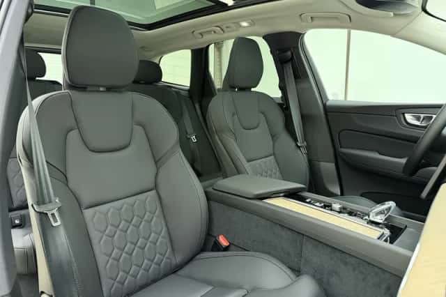 Volvo XC60 (2025) thumbnail 4