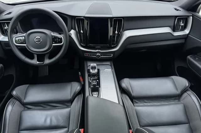 Volvo XC60 (2022) thumbnail 2