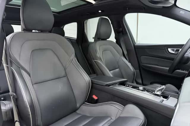 Volvo XC60 (2022) thumbnail 4