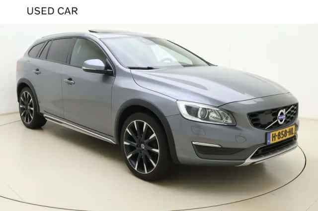 Volvo V60 (2015) thumbnail 1