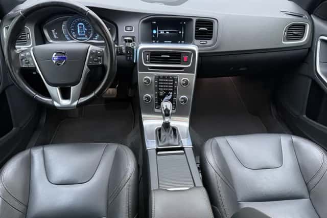 Volvo V60 (2015) thumbnail 2