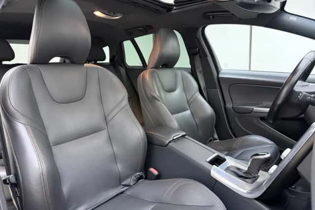 Volvo V60 (2015) thumbnail 4