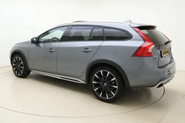 Volvo V60 (2015) thumbnail 5