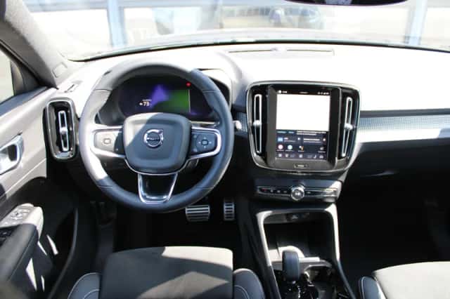 Volvo XC40 (2022) thumbnail 2