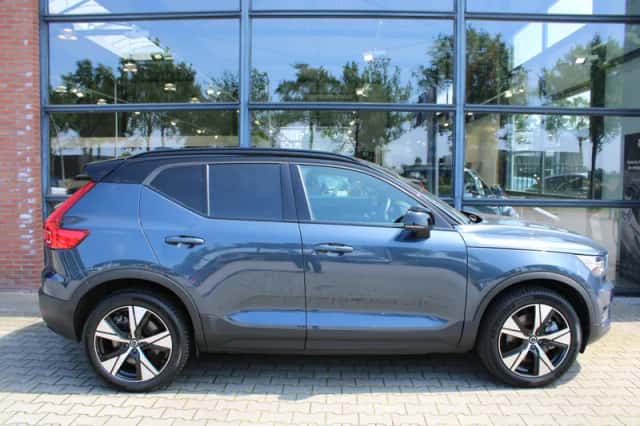 Volvo XC40 (2022) thumbnail 3