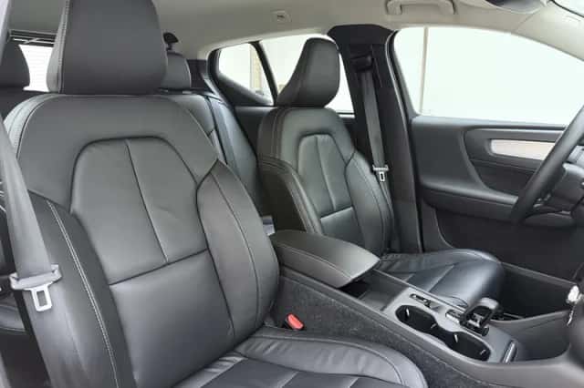 Volvo XC40 (2022) thumbnail 4