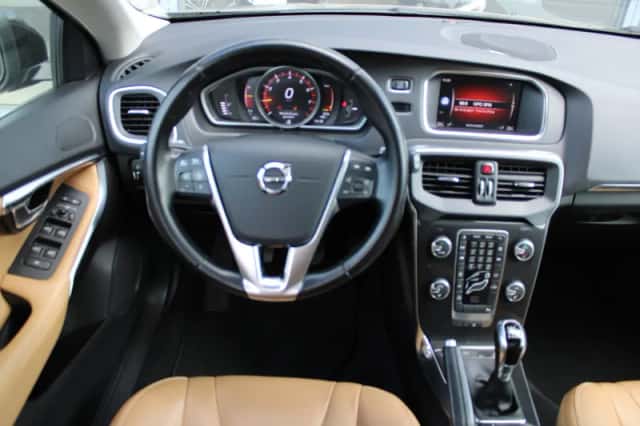 Volvo V40 (2017) thumbnail 2