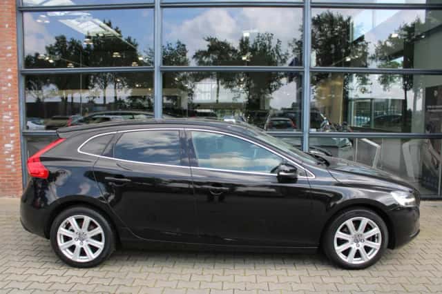 Volvo V40 (2017) thumbnail 3