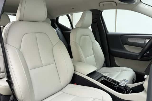 Volvo XC40 (2021) thumbnail 4