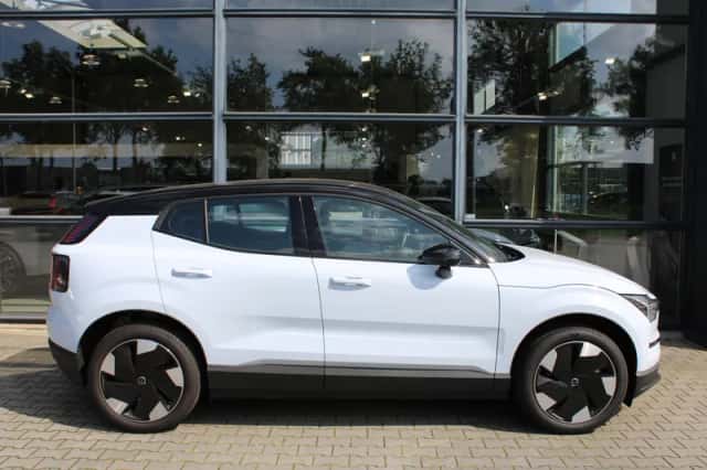 Volvo EX30 (2026) thumbnail 3