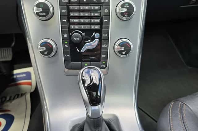 Volvo XC60 (2017) thumbnail 6