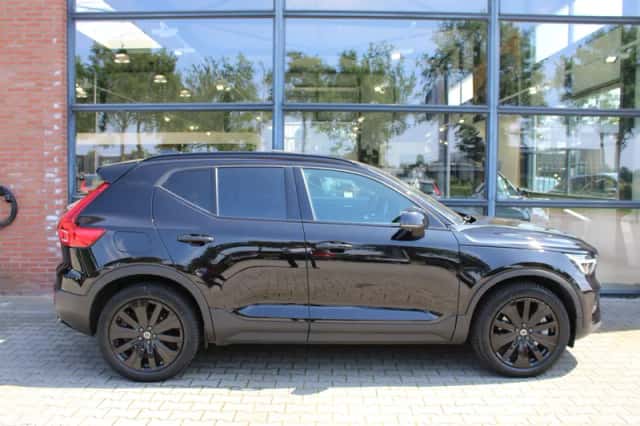 Volvo XC40 (2022) thumbnail 3
