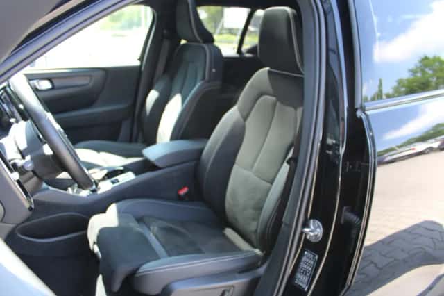 Volvo XC40 (2022) thumbnail 4
