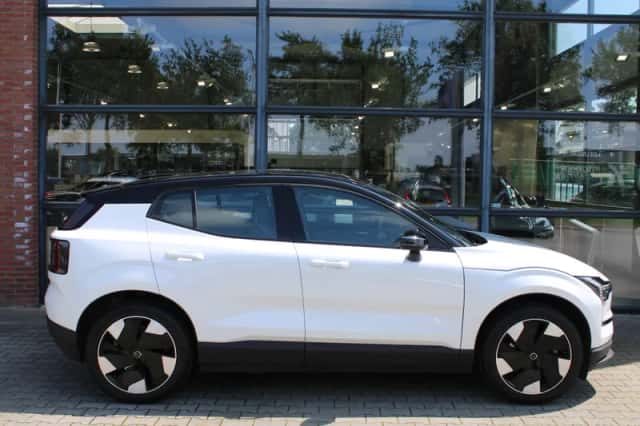 Volvo EX30 (2025) thumbnail 3