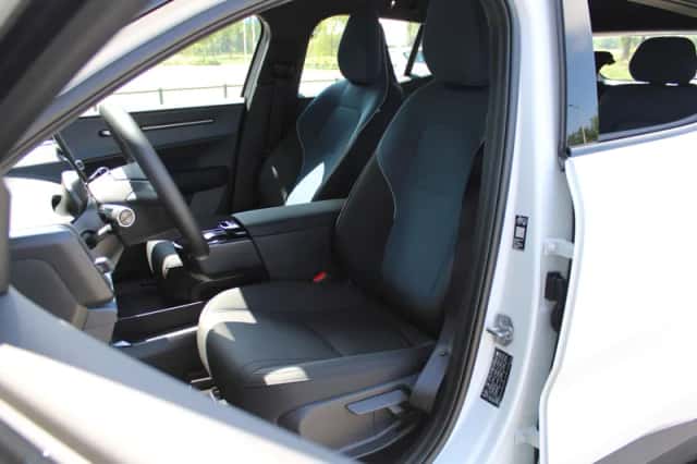 Volvo EX30 (2025) thumbnail 4