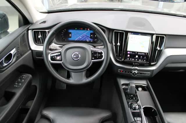 Volvo XC60 (2023) thumbnail 2
