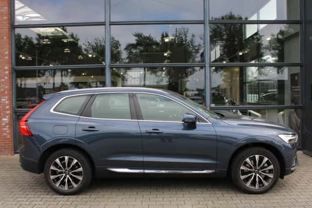 Volvo XC60 (2023) thumbnail 3