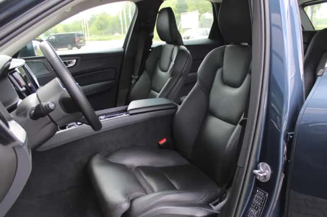 Volvo XC60 (2023) thumbnail 4