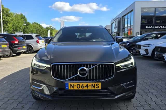 Volvo XC60 (2018) thumbnail 2