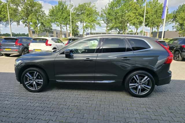 Volvo XC60 (2018) thumbnail 3