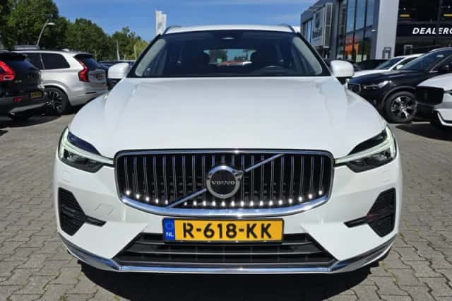 Volvo XC60 (2021) thumbnail 2