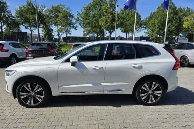 Volvo XC60 (2021) thumbnail 3