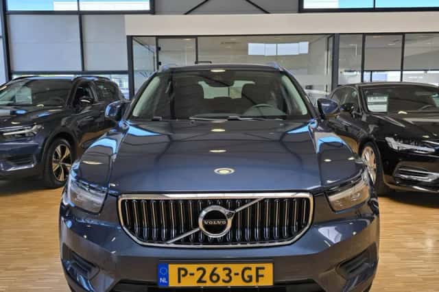 Volvo XC40 (2022) thumbnail 2