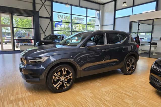 Volvo XC40 (2022) thumbnail 3