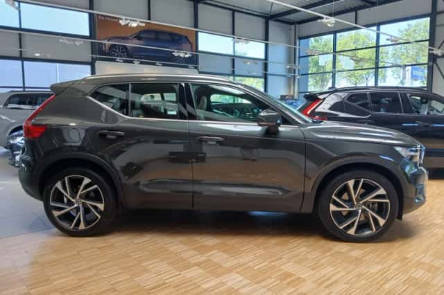 Volvo XC40 (2019) thumbnail 2