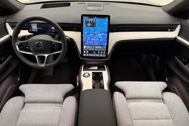 Volvo EX90 (2025) thumbnail 2