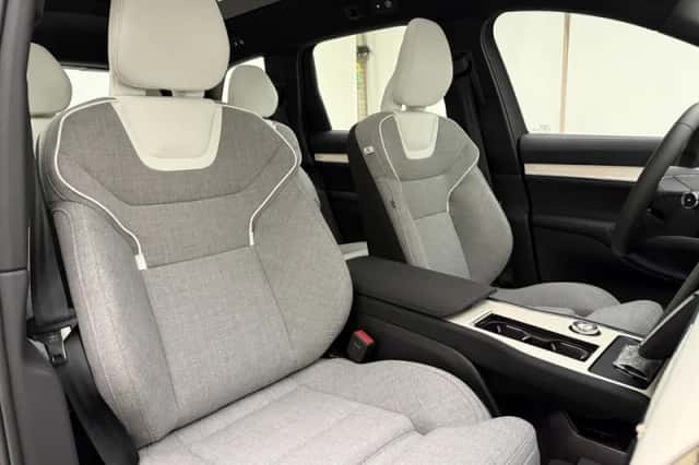 Volvo EX90 (2025) thumbnail 4
